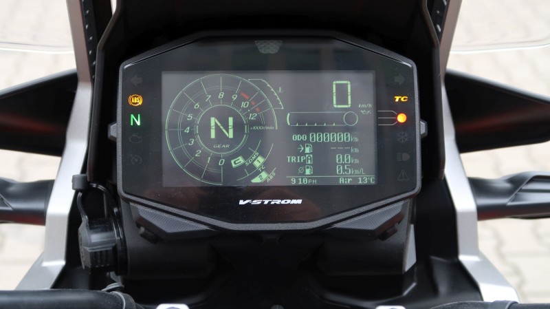 Suzuki V-Strom 1050 XT (wyświetlacz LCD).JPG
