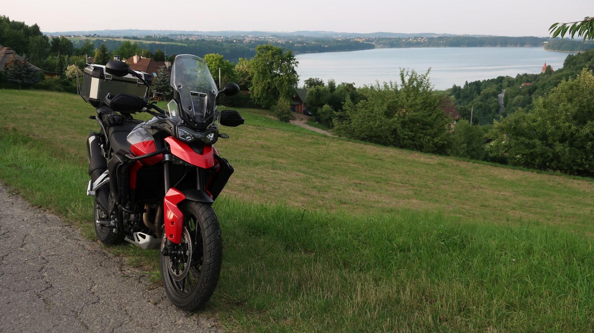 Triumph Tiger 850 Sport - Zalew Dobczycki.JPG