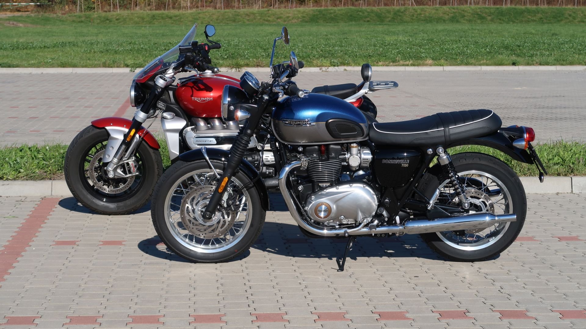 Triumph Bonneville T120 & Triumph Rocket 3 GT.JPG