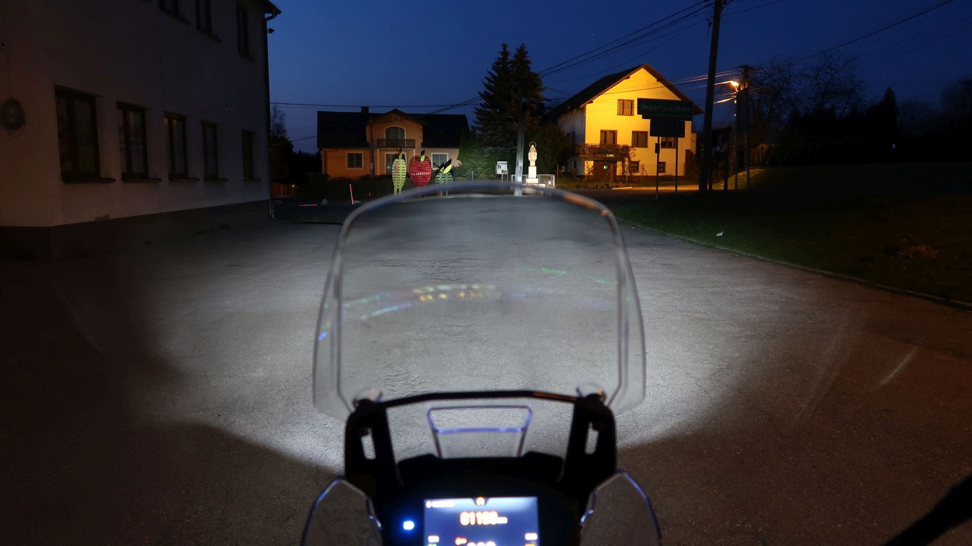 Tiger 850 Sport - przedni reflektor LED.JPG