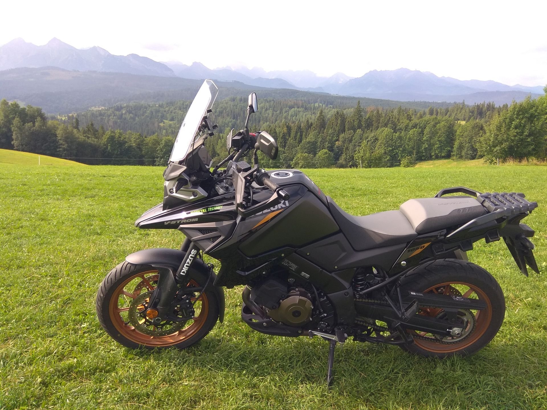 Suzuki V-strom 1050 (2023) 01.jpg