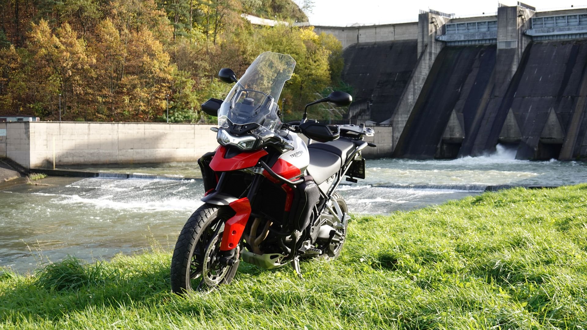 Triumph Tiger 850 Sport - przy zalewie w Dobczycach.JPG