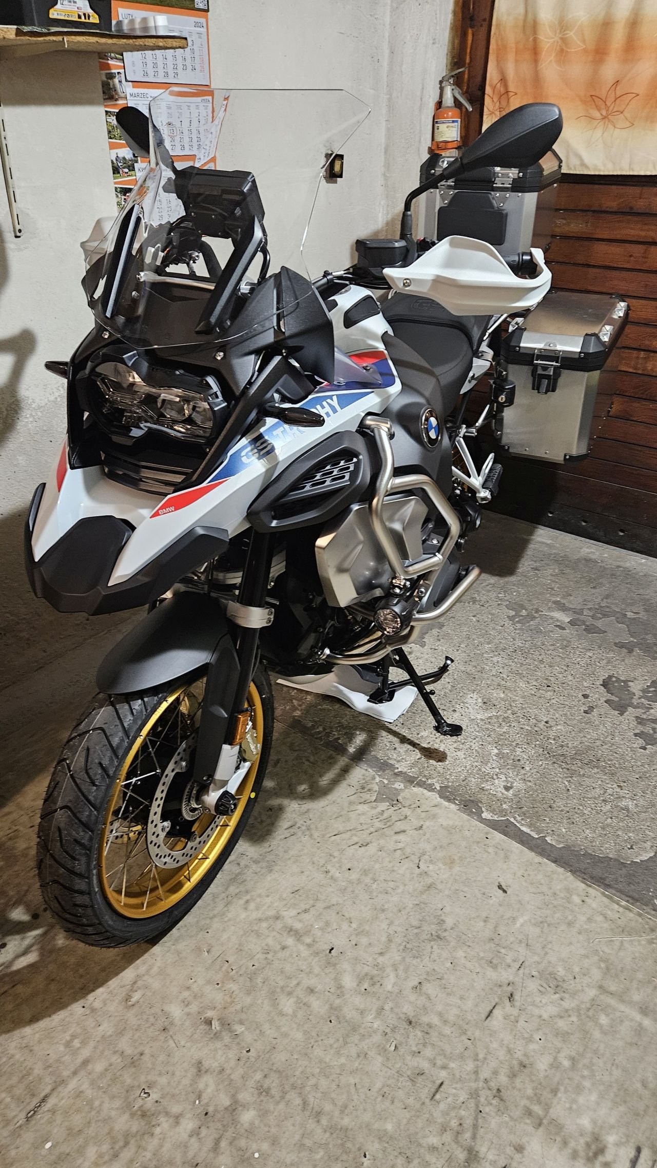 BMW R1250 GS ADV - krowa w stajni (1)  ;).jpg