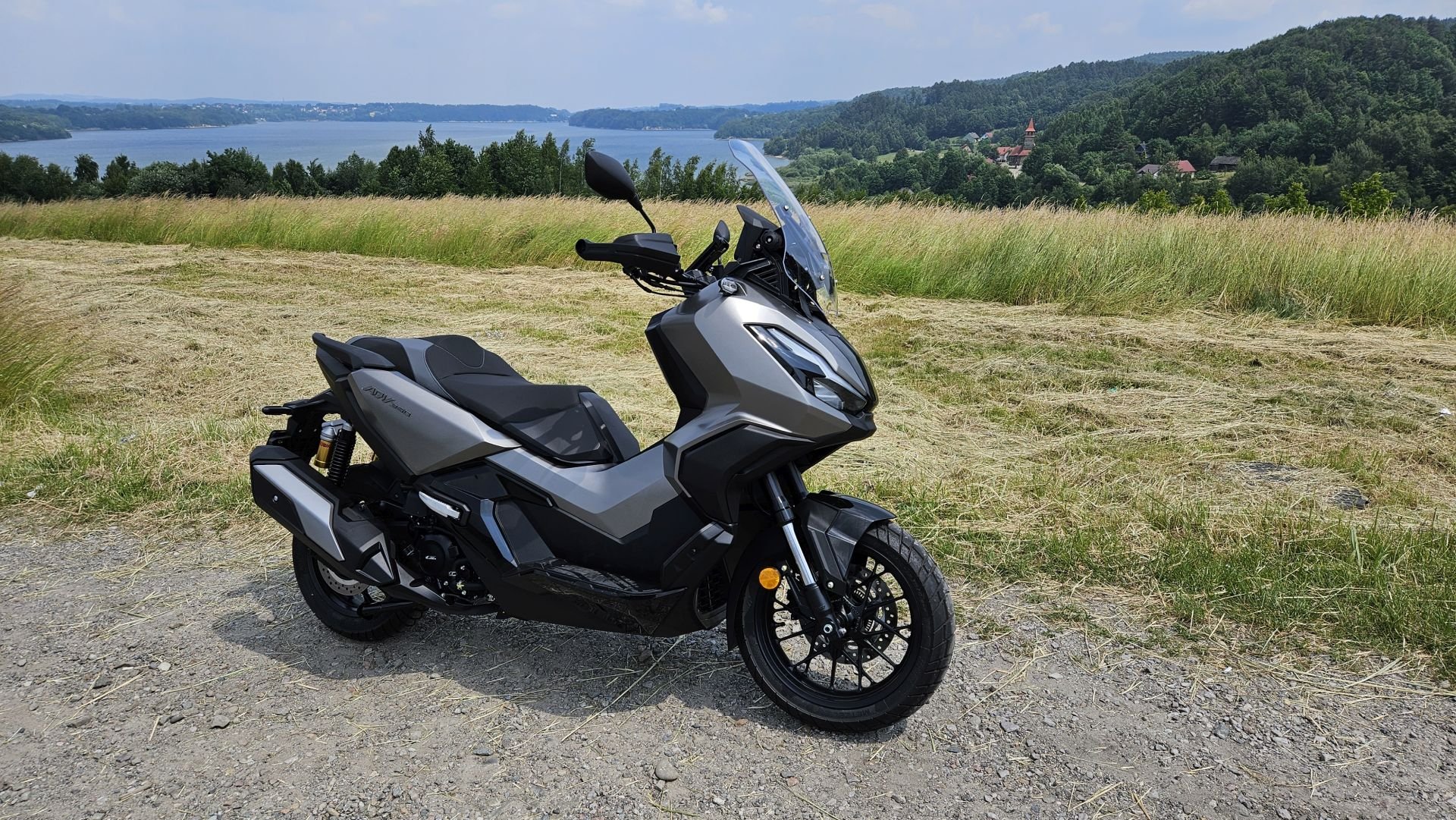 Honda ADV350 (1).jpg