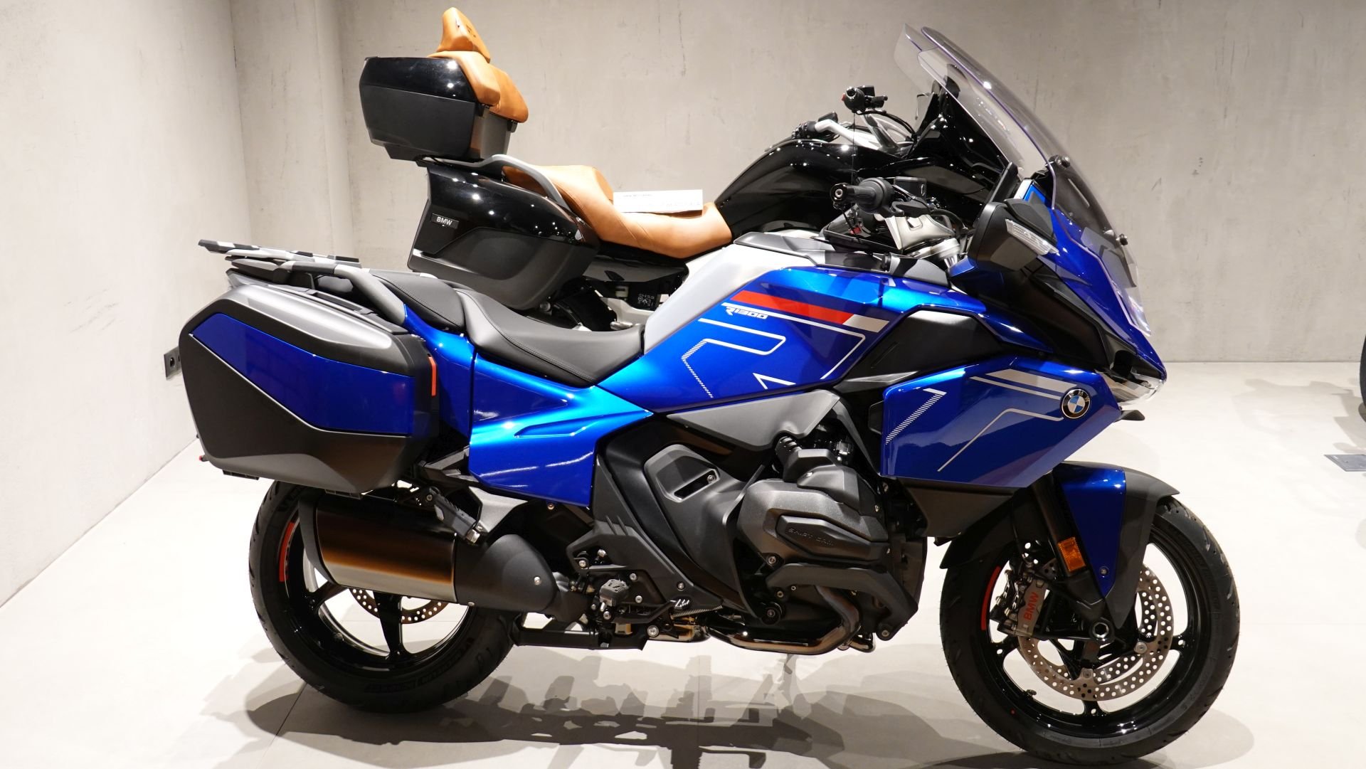 BMW R1300 RT (2).JPG