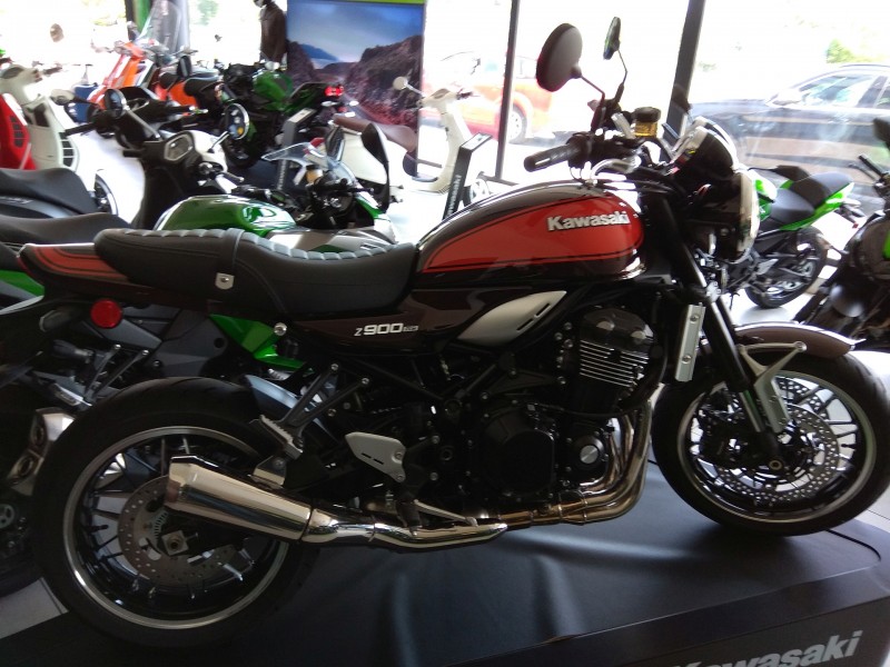 Kawasaki Z900 RS (10).jpg