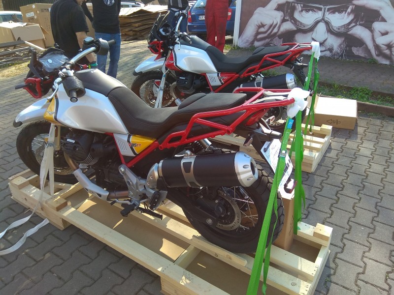 Moto Guzzi V85TT (3).jpg