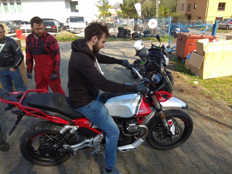 Moto Guzzi V85TT (8).jpg