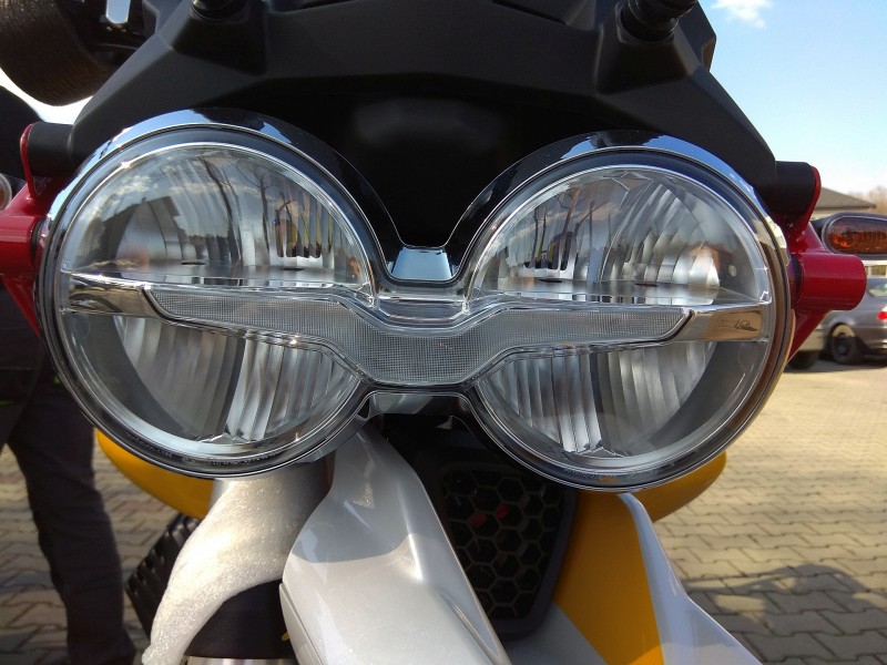 Moto Guzzi V85TT (11).jpg