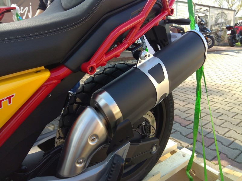 Moto Guzzi V85TT (10).jpg