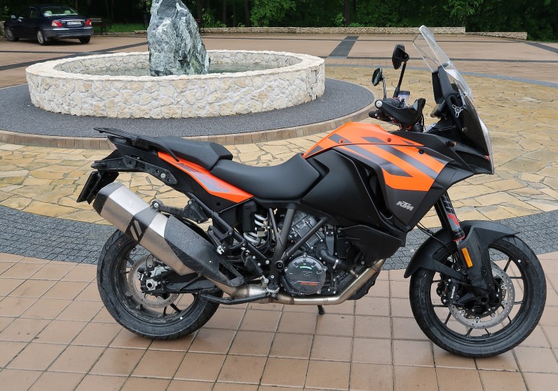 KTM 1290 Super Adventure S (6).jpg