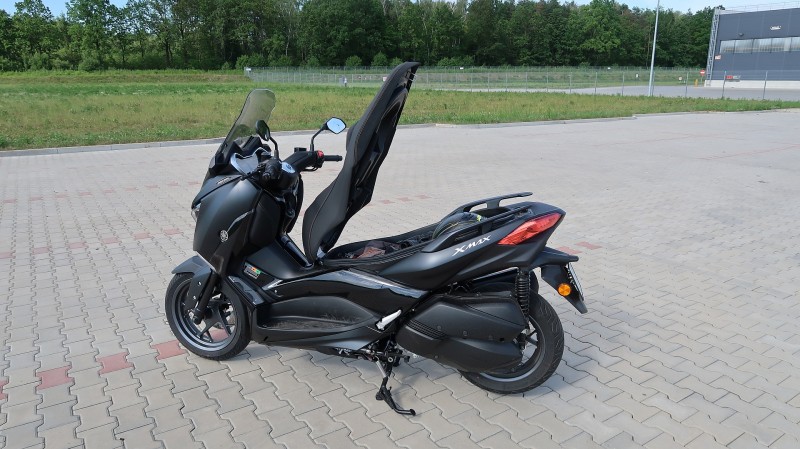 Yamaha X-Max 300 Iron Max (17).JPG